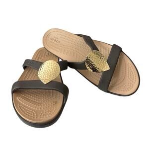 Crocs Sanrah Hammered Tear Drop Sandal Womens 8 Brown Espresso Gold